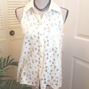 Forever 21 laced sleeveless button down top. M